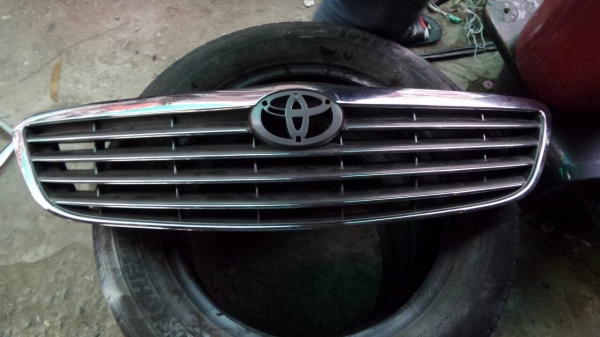 กระจังหน้า Camry 2004