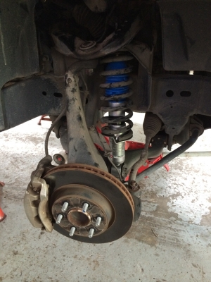 รับแก้ปัญหาช่วงล่าง รถกระบะ Navara by Shock Profender