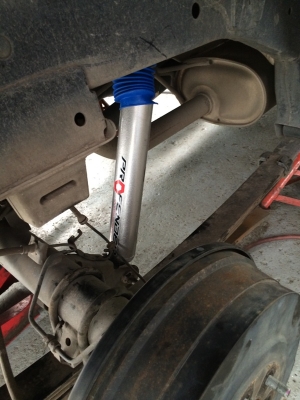 รับแก้ปัญหาช่วงล่าง รถกระบะ TriTron by Shock  Profender