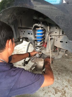 รับแก้ปัญหาช่วงล่าง รถกระบะ TriTron by Shock  Profender