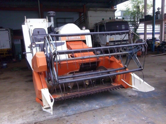 รถเกี่ยวข้าว คูโบต้า DC60