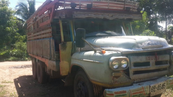 ขายรถบรรทุก 10 ล้อหน้ายาวเครื่อง 6BG1-175 แรง สภาพเดิมๆเครื่องดีคัสซีสวย