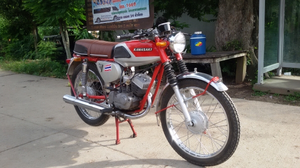 ขายkawasaki g a3 สวย สวยเครื่องดีระบบไฟดี ไฟหน้า หลัง ไฟเลี้ยวติดไฟเกียว่างติดมีเล่มทะเบียนไม่มีชุดโอนครับสนไจโทร0985849113-0897893995ลดราคาเหลือ19000ครับ