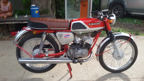 ขายkawasaki g a3 สวย สวยเครื่องดีระบบไฟดี ไฟหน้า หลัง ไฟเลี้ยวติดไฟเกียว่างติดมีเล่มทะเบียนไม่มีชุดโอนครับสนไจโทร0985849113-0897893995ลดราคาเหลือ19000ครับ