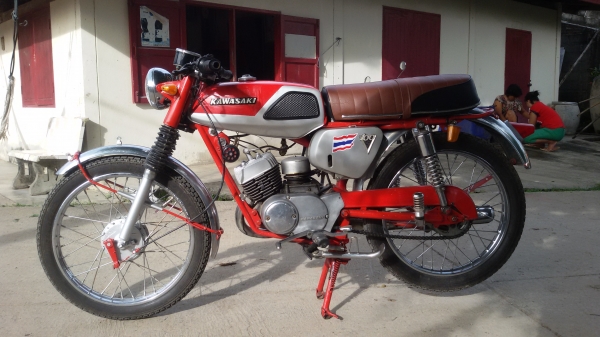 ขายkawasaki g a3 สวย สวยเครื่องดีระบบไฟดี ไฟหน้า หลัง ไฟเลี้ยวติดไฟเกียว่างติดมีเล่มทะเบียนไม่มีชุดโอนครับสนไจโทร0985849113-0897893995ลดราคาเหลือ19000ครับ