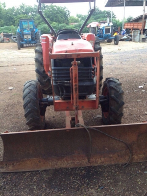 จัดให้ kubota L4508 Di พร้อมดันหน้าตราช้าง เล่มทะเบียนพร้อม เดิมๆ รถไร่ สนใจติดต่อได้เลย ราคาเบาๆ