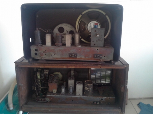 ขายวิทยุเก่า ใช้งานไม่ได้ ตามรูปเลยครับ