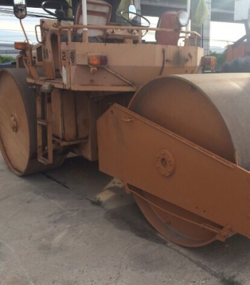 ต้องการขายด่วนรถบด3ล้อเหล็กSAKAI KD7610 พร้อมใช้