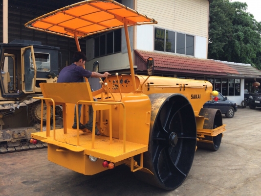 ต้องการขายด่วนรถบด3ล้อเหล็กSAKAI KD7610 พร้อมใช้