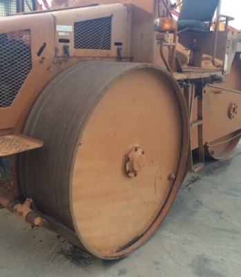 ต้องการขายด่วนรถบด3ล้อเหล็กSAKAI KD7610 พร้อมใช้