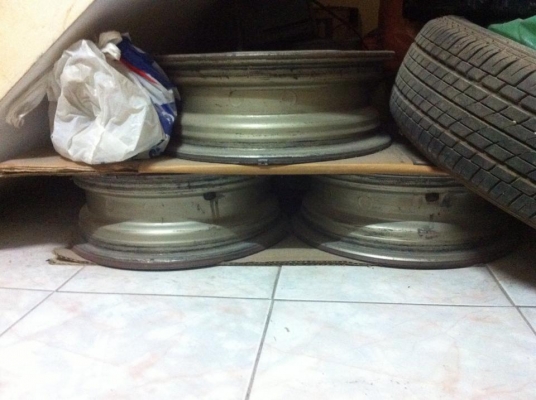 ล้อกระทะเหล็กเดิมๆติดรถ DATSUN 720 ล้อกระทะเหล็กเดิมๆติดรถ DATSUN 720