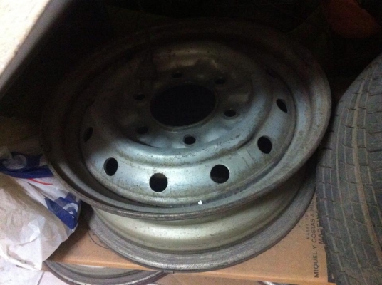 ล้อกระทะเหล็กเดิมๆติดรถ DATSUN 720