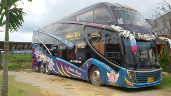 รถบัส NISSAN  เครื่องยนต์ 300 แรงม้า สภาพสวยพร้อมใช้งาน