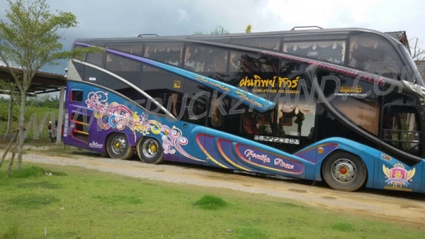 รถบัส NISSAN  เครื่องยนต์ 300 แรงม้า สภาพสวยพร้อมใช้งาน