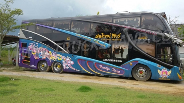 รถบัส NISSAN  เครื่องยนต์ 300 แรงม้า สภาพสวยพร้อมใช้งาน