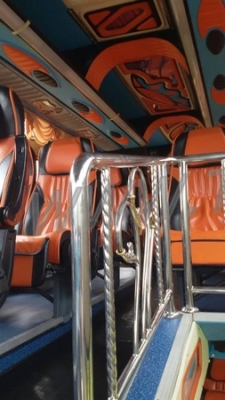 รถบัส NISSAN  เครื่องยนต์ 300 แรงม้า สภาพสวยพร้อมใช้งาน