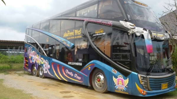 รถบัส NISSAN  เครื่องยนต์ 300 แรงม้า สภาพสวยพร้อมใช้งาน