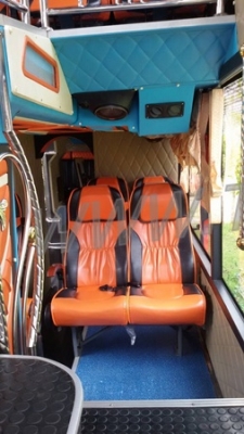 รถบัส NISSAN  เครื่องยนต์ 300 แรงม้า สภาพสวยพร้อมใช้งาน