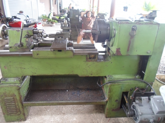 เครื่องกลึง 5 ฟุต 2 เพลา เกียร์บล็อก พร้อมใช้ 56,000