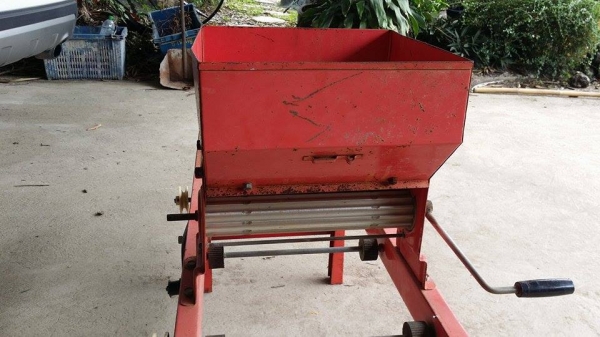 เครื่องหว่านเมล็ด เก่าญี่ปุ่น สภาพสวย เครื่องพร้อมใช้งาน