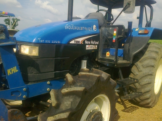 ขายNEWHOLLAND  รุ่นTS90 กรองใหญ่ รถทำงานน้อย2995ช.ม เป็นรถห้างแท้ๆสนใจ0810076640