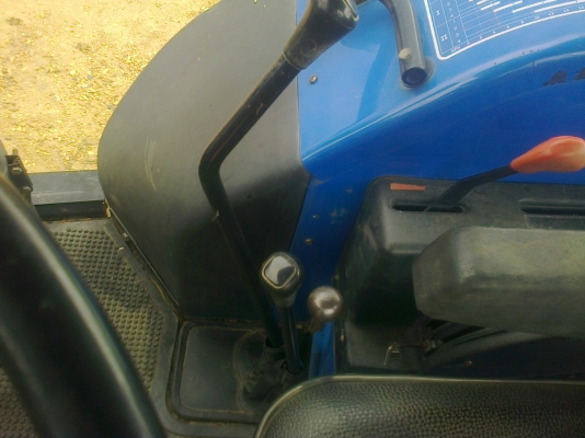 ขายNEWHOLLAND  รุ่นTS90 กรองใหญ่ รถทำงานน้อย2995ช.ม เป็นรถห้างแท้ๆสนใจ0810076640