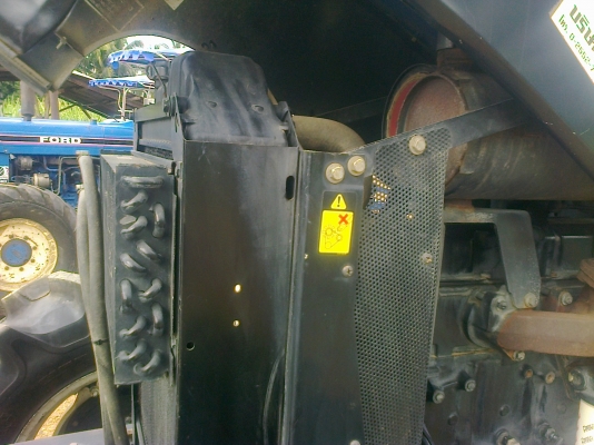 ขายNEWHOLLAND  รุ่นTS90 กรองใหญ่ รถทำงานน้อย2995ช.ม เป็นรถห้างแท้ๆสนใจ0810076640