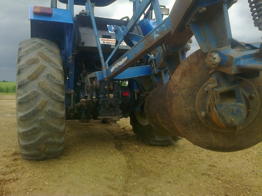 ขายNEWHOLLAND  รุ่นTS90 กรองใหญ่ รถทำงานน้อย2995ช.ม เป็นรถห้างแท้ๆสนใจ0810076640