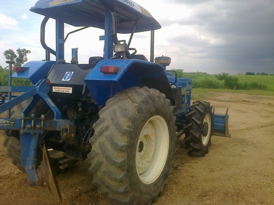ขายNEWHOLLAND  รุ่นTS90 กรองใหญ่ รถทำงานน้อย2995ช.ม เป็นรถห้างแท้ๆสนใจ0810076640