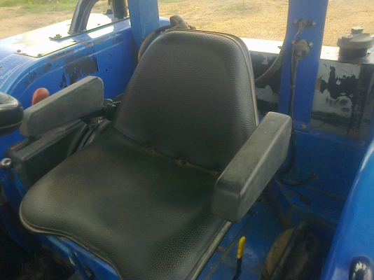 ขายNEWHOLLAND  รุ่นTS90 กรองใหญ่ รถทำงานน้อย2995ช.ม เป็นรถห้างแท้ๆสนใจ0810076640