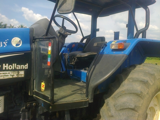 ขายNEWHOLLAND  รุ่นTS90 กรองใหญ่ รถทำงานน้อย2995ช.ม เป็นรถห้างแท้ๆสนใจ0810076640