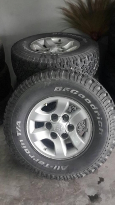 ขายยาง BF GOODRICH ALLTERRAIN 30-9.5-15 ปี11 พร้อมล้อสวยๆครับ