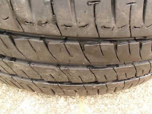 ขาย ยาง มิชลิน MICHELIN Agilisขนาด 215 / 70 ขอบ15  ปี12 (ลงพื้น ปลายปี12 )เส้นละ 790บาท(มี 4 เส้น) Tel.092-9351644