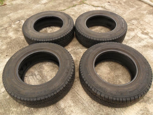 ขาย ยาง มิชลิน MICHELIN Agilisขนาด 215 / 70 ขอบ15  ปี12 (ลงพื้น ปลายปี12 )เส้นละ 790บาท(มี 4 เส้น) Tel.092-9351644