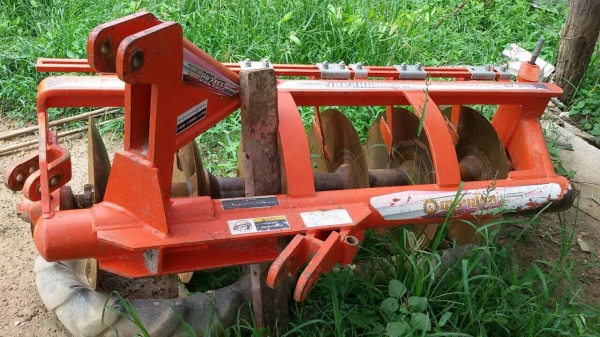 ปัญญาแทรคเตอร์มาแล้ว...จัดมาให้ตามคำเรียกร้อง  คูโบต้า L4708 พร้อมใบมีดคานล่างFD185F ผาน6x24 ตราช้าง ทำงาน 1488ชม.ครับ