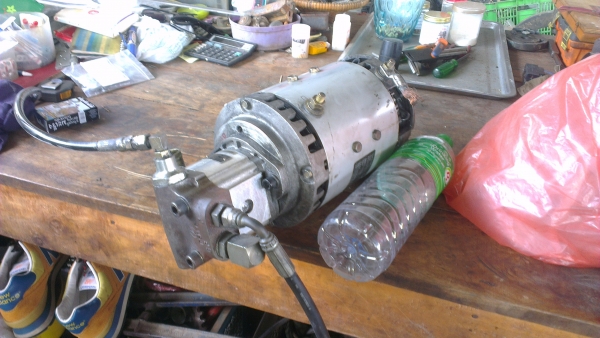 Sell> ขายปั้มไฮดรอลิคไฟฟ้า ใช้ไฟแบตเตอรี่ 36 VDC. ปั้มมาจากแฮนด์ลิฟท์ไฟฟ้า 4 ตัน เป็นของ อเมริกา ปั้มของ Parker Sell> ขายปั้มไฮดรอลิคไฟฟ้า ใช้ไฟแบตเตอรี่ 36 VDC. ปั้มมาจากแฮนด์ลิฟท์ไฟฟ้า 4 ตัน เป็นของ อเมริกา ปั้มของ Parker