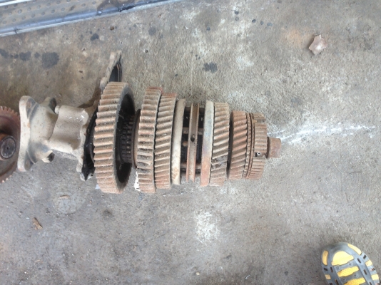 ขายเฟื่องเกียร์ราวบน-ราวล่างใส่ฮีโน่3M ราคา10,000บาท โทร0810367316