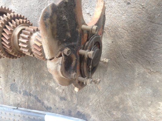 ขายเฟื่องเกียร์ราวบน-ราวล่างใส่ฮีโน่3M ราคา10,000บาท โทร0810367316