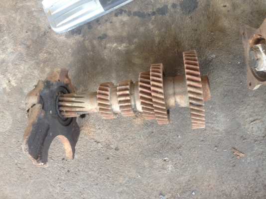 ขายเฟื่องเกียร์ราวบน-ราวล่างใส่ฮีโน่3M ราคา10,000บาท โทร0810367316