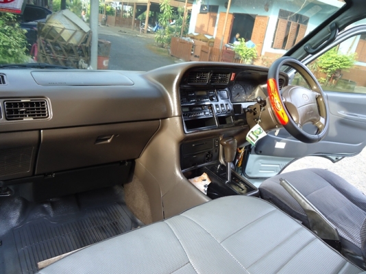 รถตู้  Toyota  commuter  ปี 2004  หลังคาสูง ช่วงยาว  เครื่องดี  1jz   แก๊ส หัวฉีด  lpg  ขับดี ประหยัด