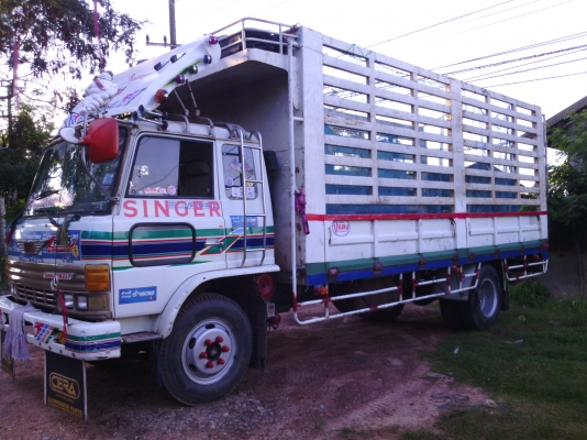 รถ6ล้อใหญ่ฮีโน่ เครื่องHO7C 185 แรง  พวงมาลัยพาเวอร์ เบรกทริบฟี่  หัวยกไฮโดลิก มีDVD เอกสารพร้อมโอน เจ้าของขายเอง ้เกลียร์สายสั่น 6 เกลียร์ รถสวยมากคัชชีสวยตลอดเส้น