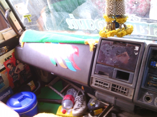 รถ6ล้อใหญ่ฮีโน่ เครื่องHO7C 185 แรง  พวงมาลัยพาเวอร์ เบรกทริบฟี่  หัวยกไฮโดลิก มีDVD เอกสารพร้อมโอน เจ้าของขายเอง ้เกลียร์สายสั่น 6 เกลียร์ รถสวยมากคัชชีสวยตลอดเส้น