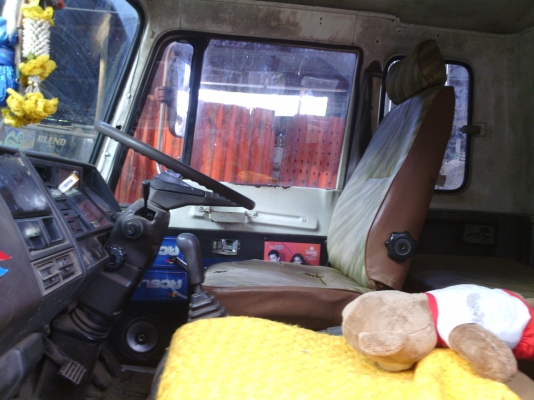 รถ6ล้อใหญ่ฮีโน่ เครื่องHO7C 185 แรง  พวงมาลัยพาเวอร์ เบรกทริบฟี่  หัวยกไฮโดลิก มีDVD เอกสารพร้อมโอน เจ้าของขายเอง ้เกลียร์สายสั่น 6 เกลียร์ รถสวยมากคัชชีสวยตลอดเส้น