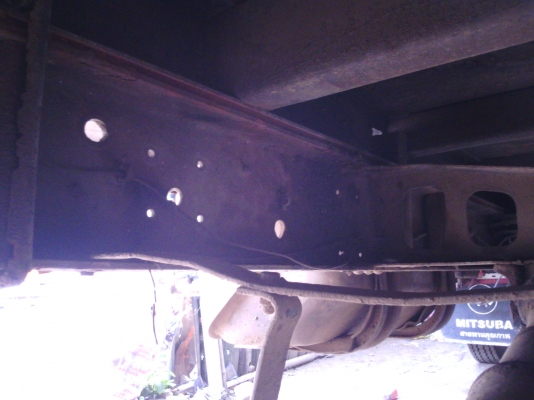 รถ6ล้อใหญ่ฮีโน่ เครื่องHO7C 185 แรง  พวงมาลัยพาเวอร์ เบรกทริบฟี่  หัวยกไฮโดลิก มีDVD เอกสารพร้อมโอน เจ้าของขายเอง ้เกลียร์สายสั่น 6 เกลียร์ รถสวยมากคัชชีสวยตลอดเส้น