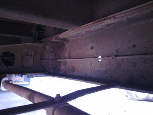 รถ6ล้อใหญ่ฮีโน่ เครื่องHO7C 185 แรง  พวงมาลัยพาเวอร์ เบรกทริบฟี่  หัวยกไฮโดลิก มีDVD เอกสารพร้อมโอน เจ้าของขายเอง ้เกลียร์สายสั่น 6 เกลียร์ รถสวยมากคัชชีสวยตลอดเส้น