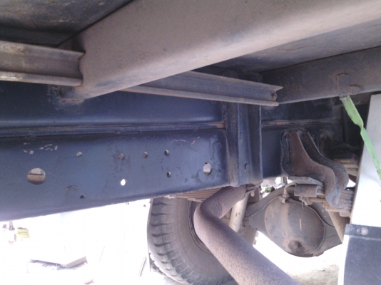 รถ6ล้อใหญ่ฮีโน่ เครื่องHO7C 185 แรง  พวงมาลัยพาเวอร์ เบรกทริบฟี่  หัวยกไฮโดลิก มีDVD เอกสารพร้อมโอน เจ้าของขายเอง ้เกลียร์สายสั่น 6 เกลียร์ รถสวยมากคัชชีสวยตลอดเส้น