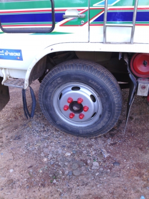 รถ6ล้อใหญ่ฮีโน่ เครื่องHO7C 185 แรง  พวงมาลัยพาเวอร์ เบรกทริบฟี่  หัวยกไฮโดลิก มีDVD เอกสารพร้อมโอน เจ้าของขายเอง ้เกลียร์สายสั่น 6 เกลียร์ รถสวยมากคัชชีสวยตลอดเส้น