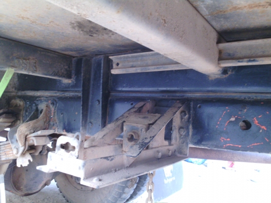 รถ6ล้อใหญ่ฮีโน่ เครื่องHO7C 185 แรง  พวงมาลัยพาเวอร์ เบรกทริบฟี่  หัวยกไฮโดลิก มีDVD เอกสารพร้อมโอน เจ้าของขายเอง ้เกลียร์สายสั่น 6 เกลียร์ รถสวยมากคัชชีสวยตลอดเส้น