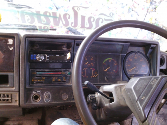 รถ6ล้อใหญ่ฮีโน่ เครื่องHO7C 185 แรง  พวงมาลัยพาเวอร์ เบรกทริบฟี่  หัวยกไฮโดลิก มีDVD เอกสารพร้อมโอน เจ้าของขายเอง ้เกลียร์สายสั่น 6 เกลียร์ รถสวยมากคัชชีสวยตลอดเส้น