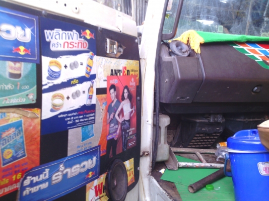 รถ6ล้อใหญ่ฮีโน่ เครื่องHO7C 185 แรง  พวงมาลัยพาเวอร์ เบรกทริบฟี่  หัวยกไฮโดลิก มีDVD เอกสารพร้อมโอน เจ้าของขายเอง ้เกลียร์สายสั่น 6 เกลียร์ รถสวยมากคัชชีสวยตลอดเส้น